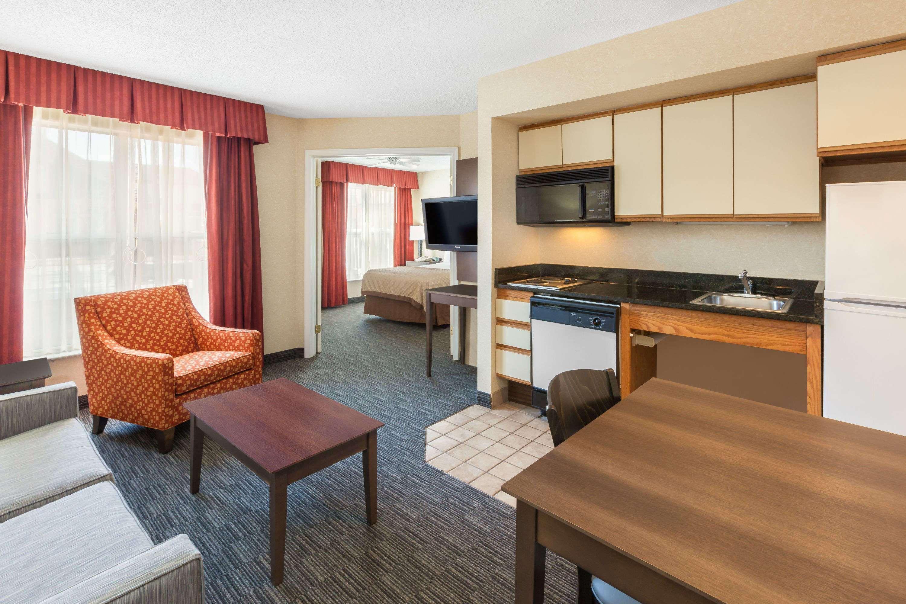 Affordable Suites Of America Detroit-Warren Exterior photo