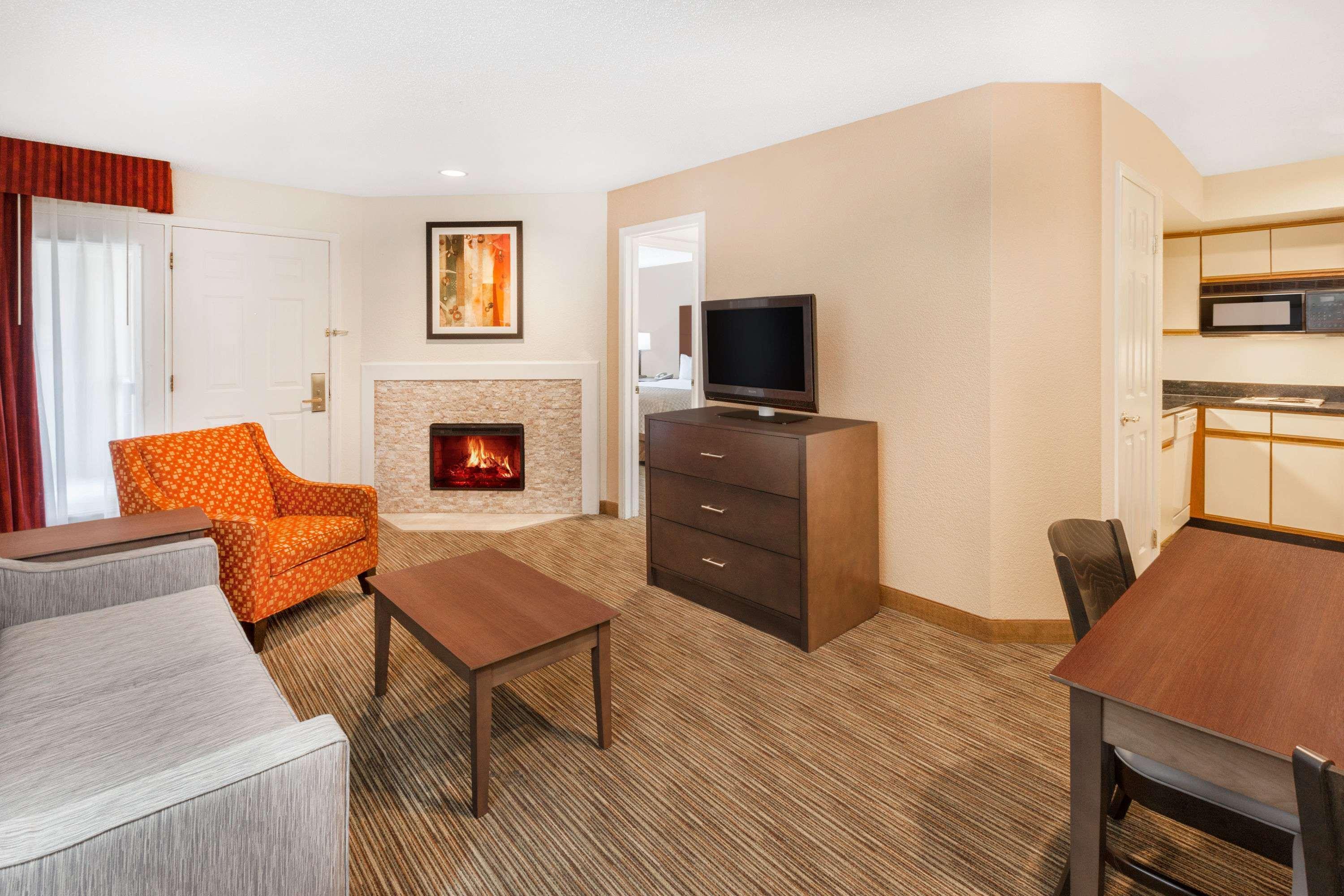 Affordable Suites Of America Detroit-Warren Exterior photo