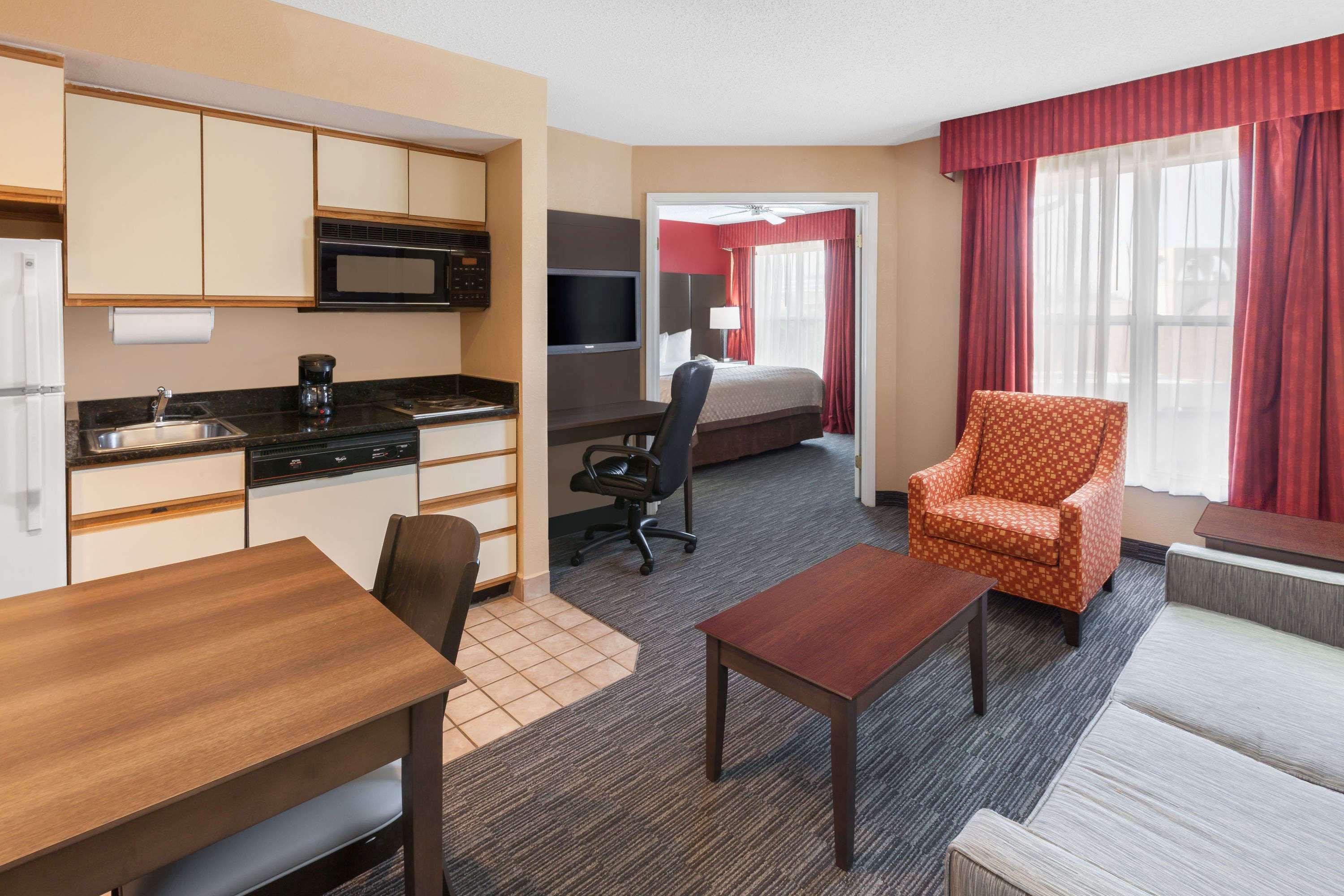 Affordable Suites Of America Detroit-Warren Exterior photo